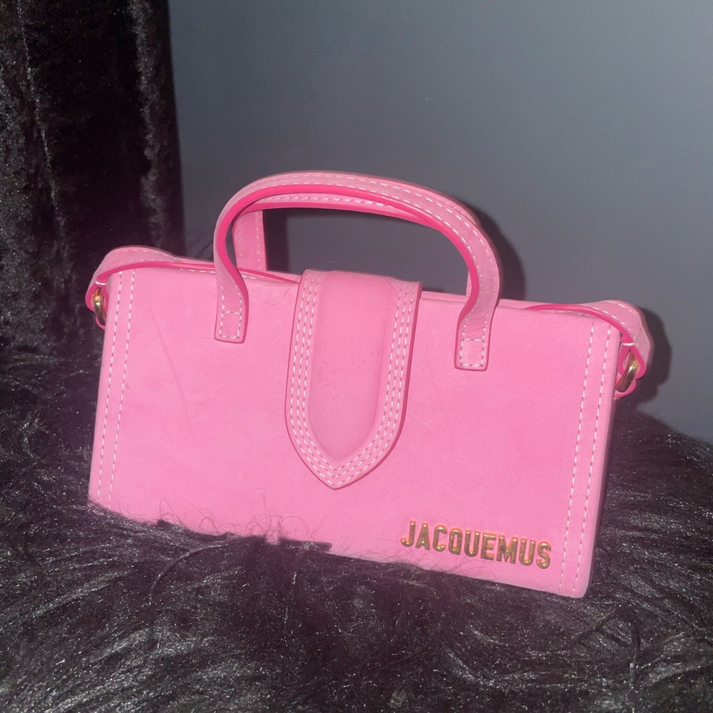 Very stylish Jacquemus
Women's Pink Logo Plaque Triangle Mini Bag